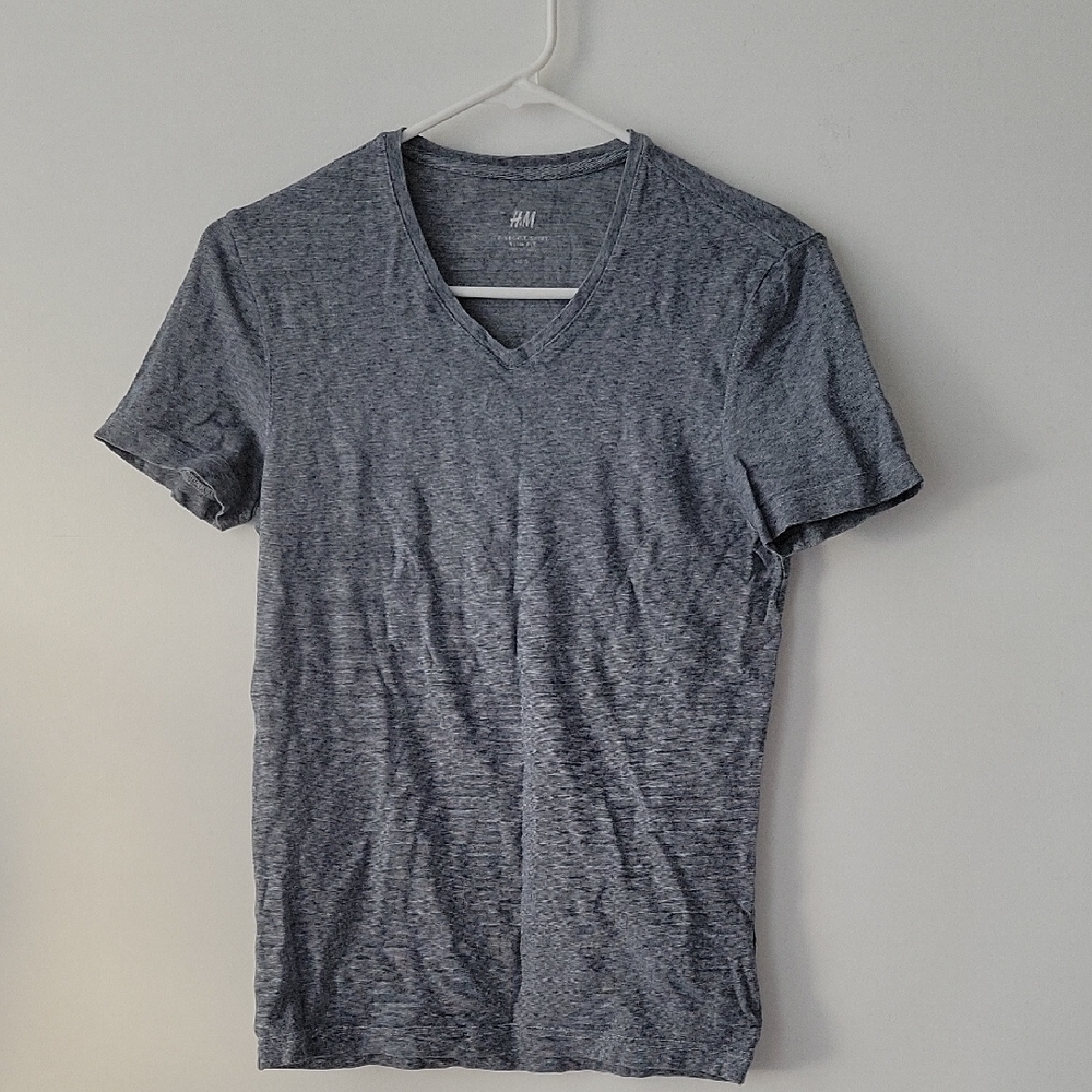 3/$8 H&M Thin Striped Men's Gray V-Neck Slim Fit T-Shirt